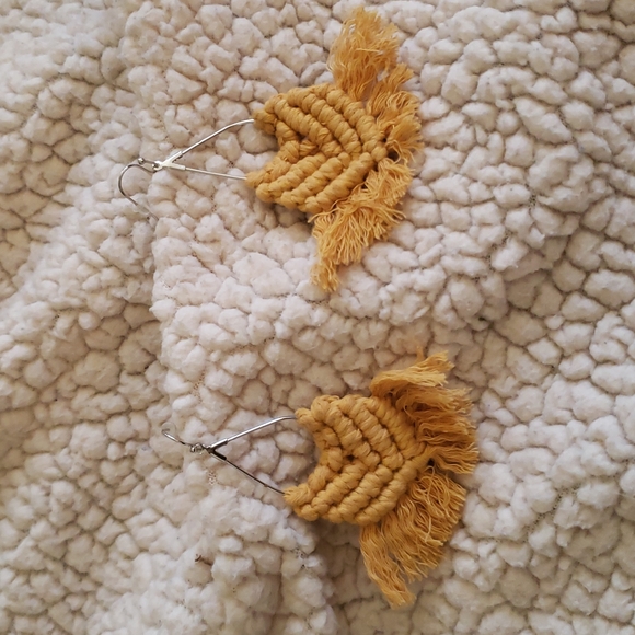 NWOT NEVER WORN Lucky Brand Dangly Mustard Yellow Woven Earrings - Picture 1 of 3